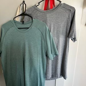 Mens Lululemon medium T-shirt